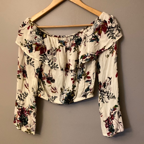 Long Sleeve Crop Top - Picture 4 of 5